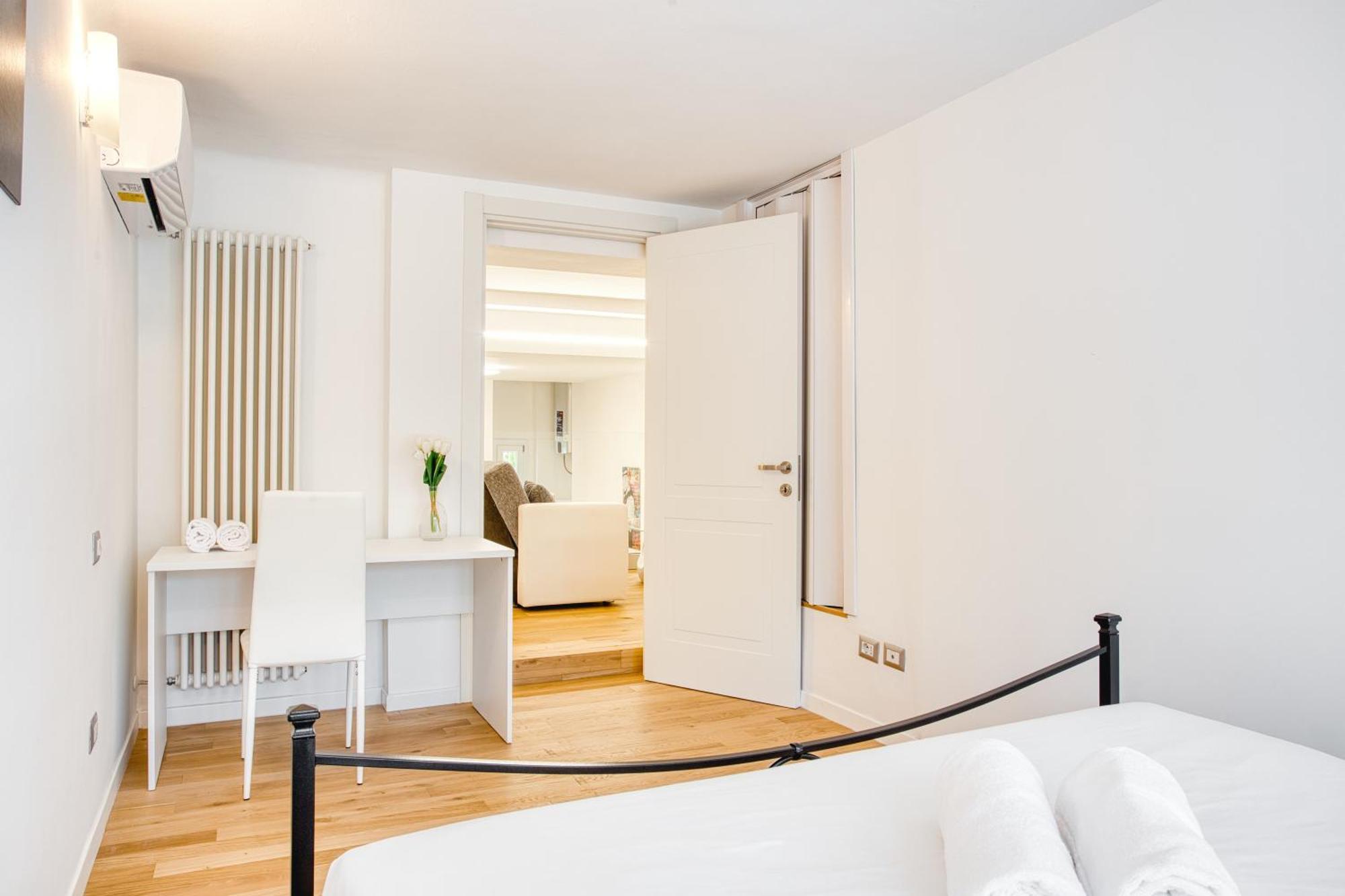 Walk To Navigli - Via Gola - 2 Bedrooms Apt Milan Exterior photo